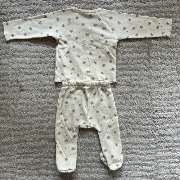 Quincy Mae 3-6m 2pc footed kimono set - Picture 2 of 4